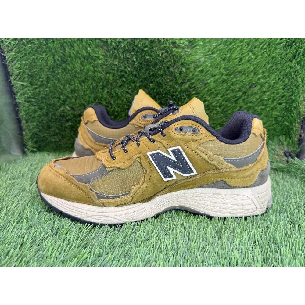 New Balance 2002R M2002RDP Athletic Sneaker Unisex M6/W7.5D Brown Suede Running